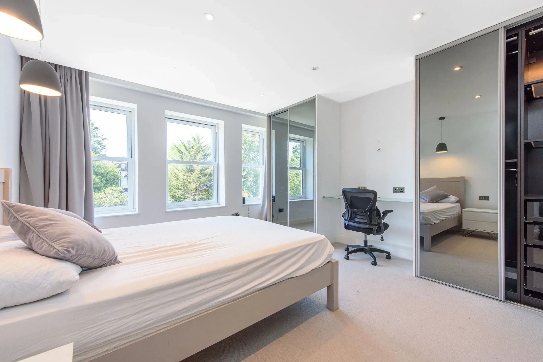 Flat The Ridgeway in Greater London