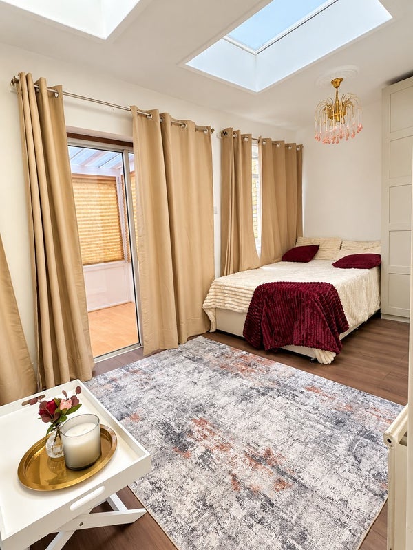 Room Worple Road in Greater London
