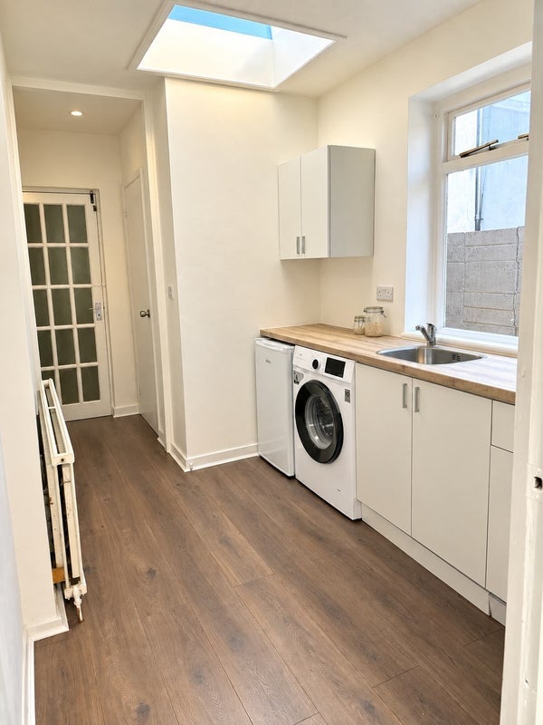 Room Worple Road in Greater London