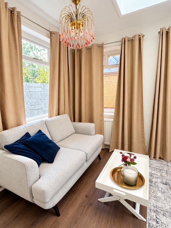 Room Worple Road in Greater London