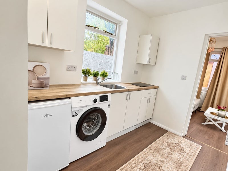 Room Worple Road in Greater London