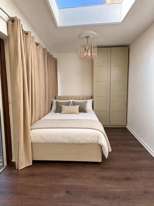 Room Worple Road in Greater London