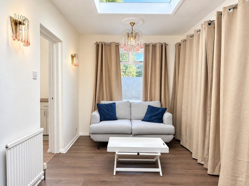 Room Worple Road in Greater London