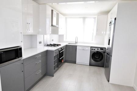 Flat Feltham Hill Road in Borough of Spelthorne