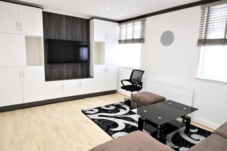 Flat Feltham Hill Road in Borough of Spelthorne