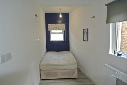 Room Ladywell Road in Greater London