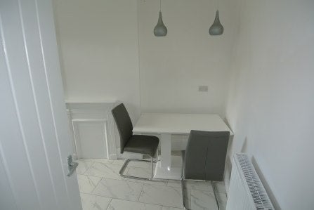 Room Ladywell Road in Greater London