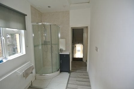 Room Ladywell Road in Greater London