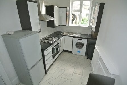 Room Ladywell Road in Greater London