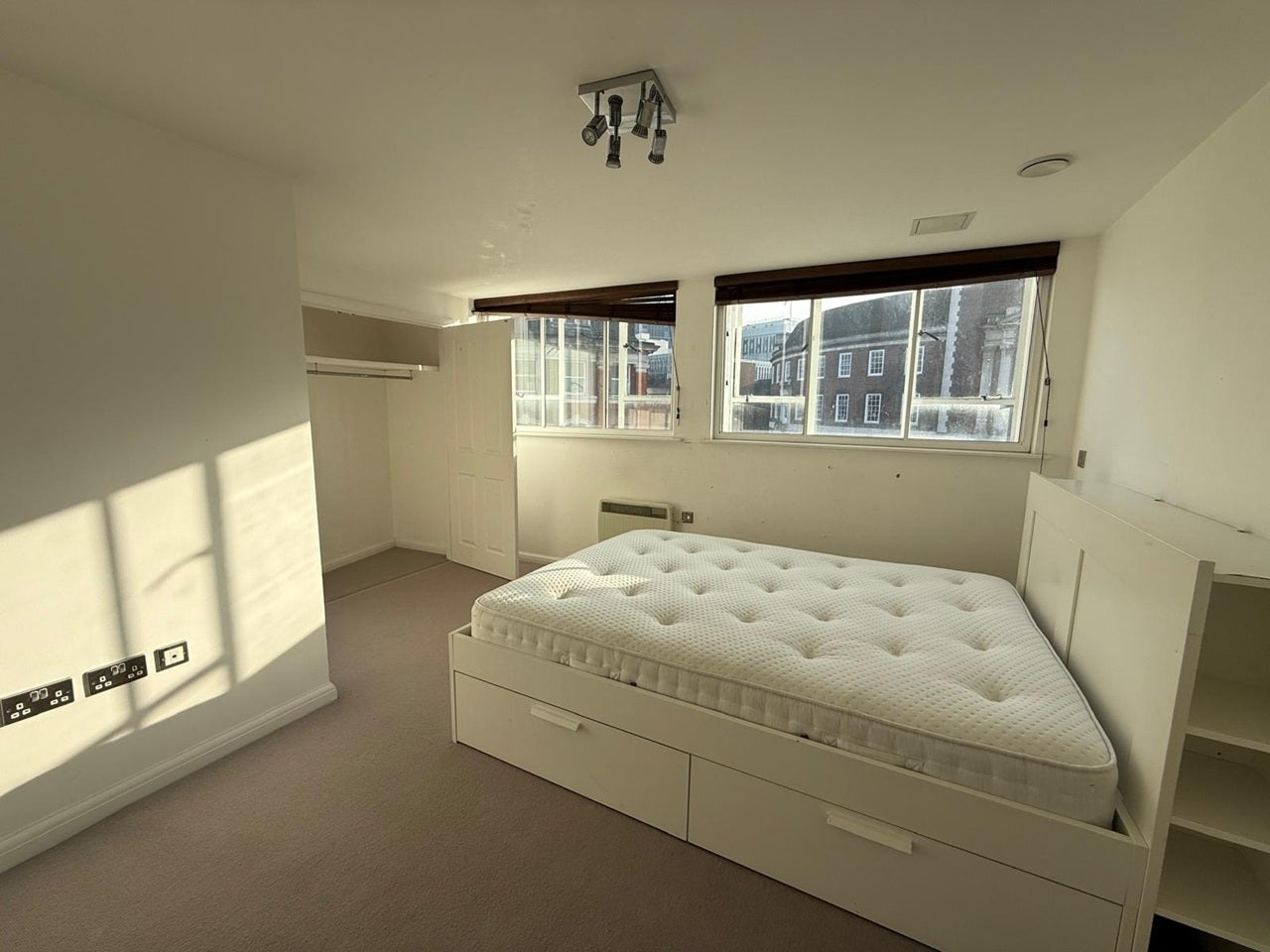 Flat Charter Quay in Greater London