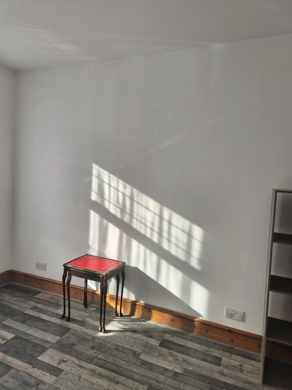 Room Tennyson Road in Greater London