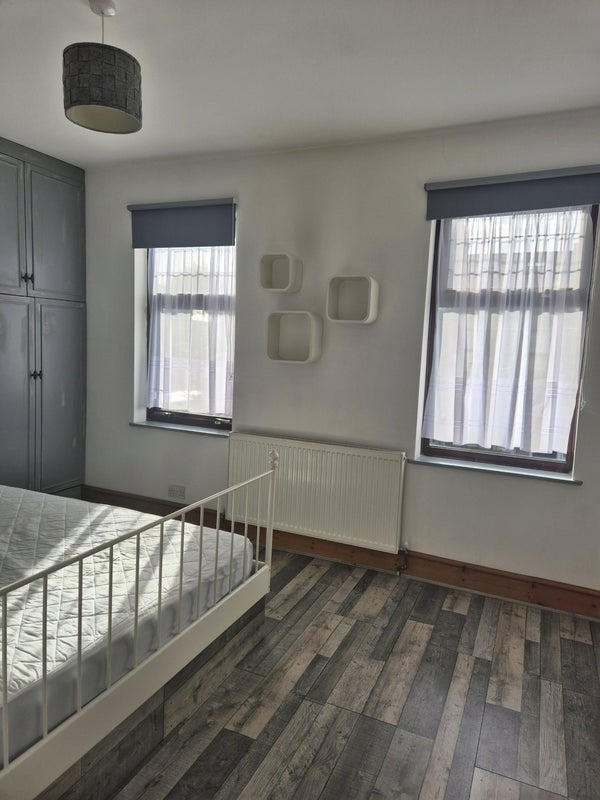 Room Tennyson Road in Greater London