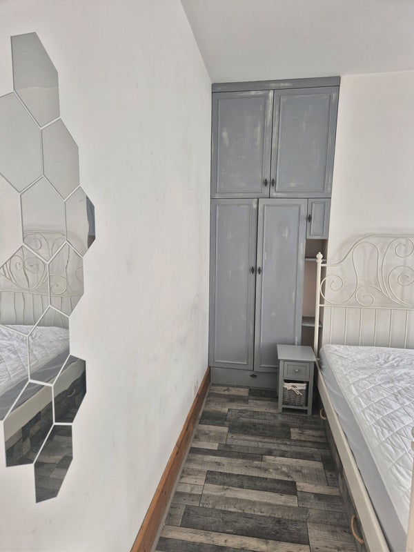 Room Tennyson Road in Greater London