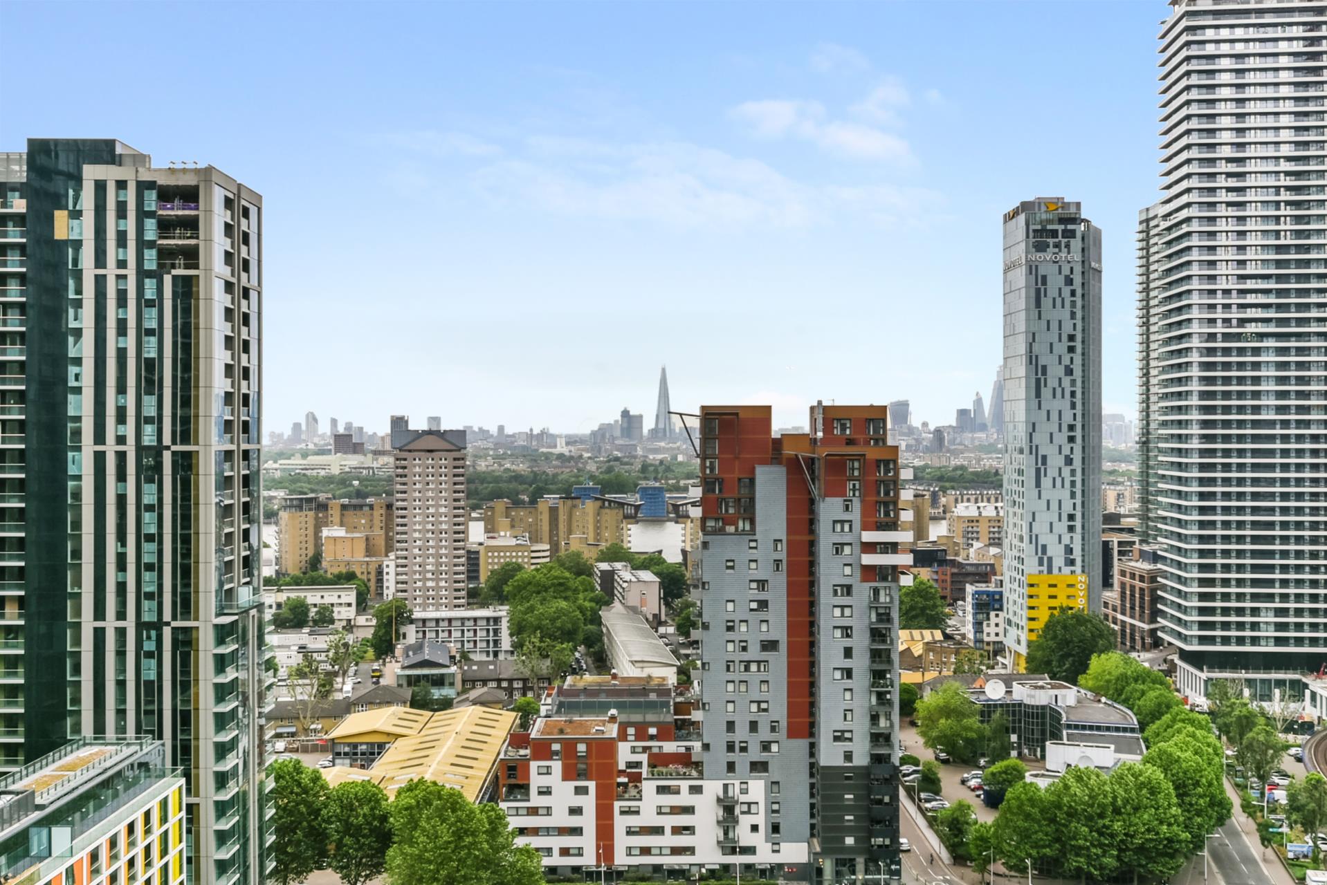 Flat Pan Peninsula Square in Greater London