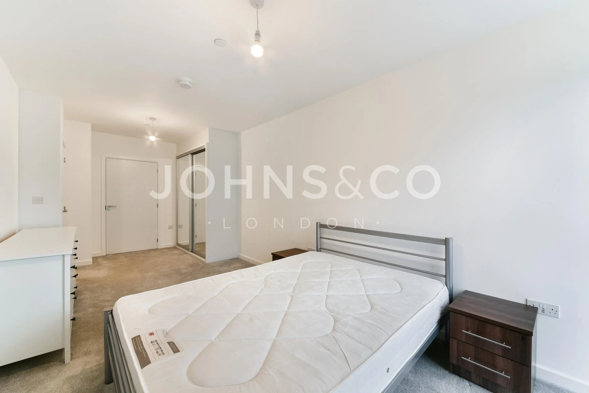 Flat East Acton Lane in Greater London