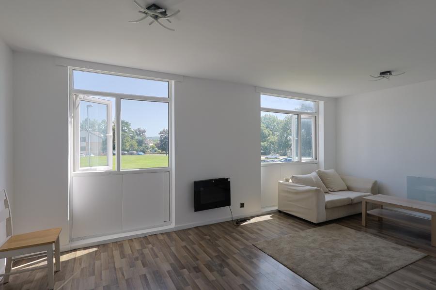Flat Kennedy Avenue in Macclesfield