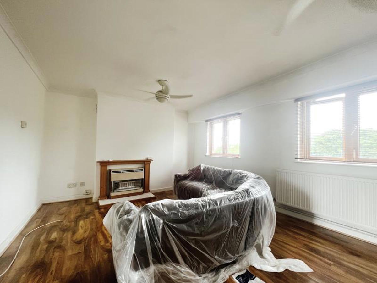 Flat Rossiter Wood Court in Bristol