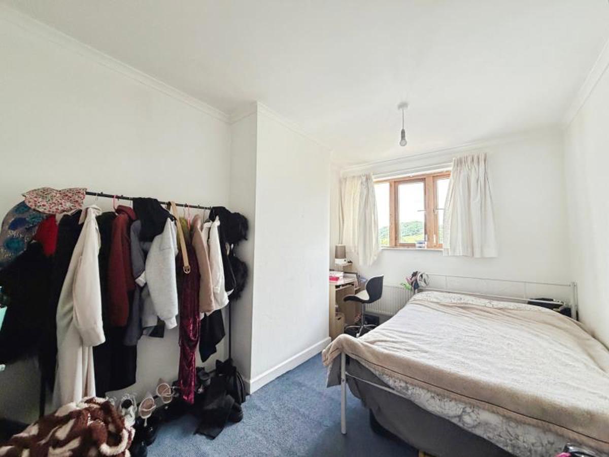 Flat Rossiter Wood Court in Bristol