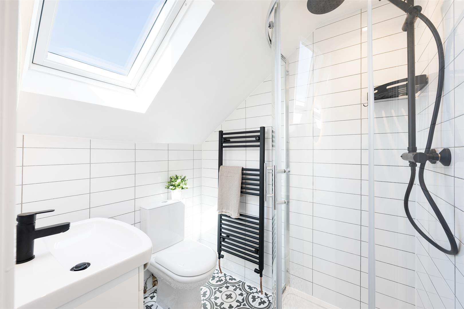 Room Overnhill Road in Downend and Bromley Heath