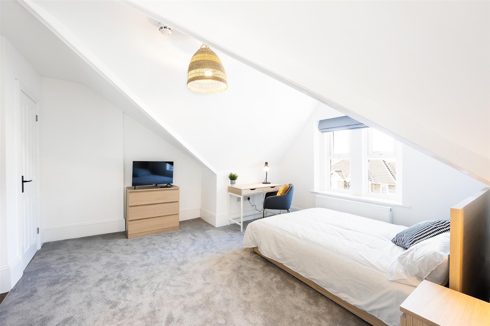 Room Overnhill Road in Downend and Bromley Heath