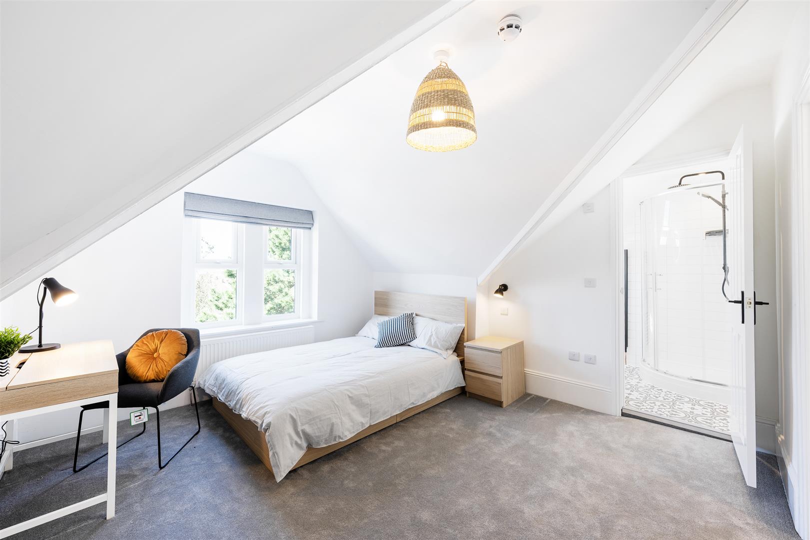 Room Overnhill Road in Downend and Bromley Heath