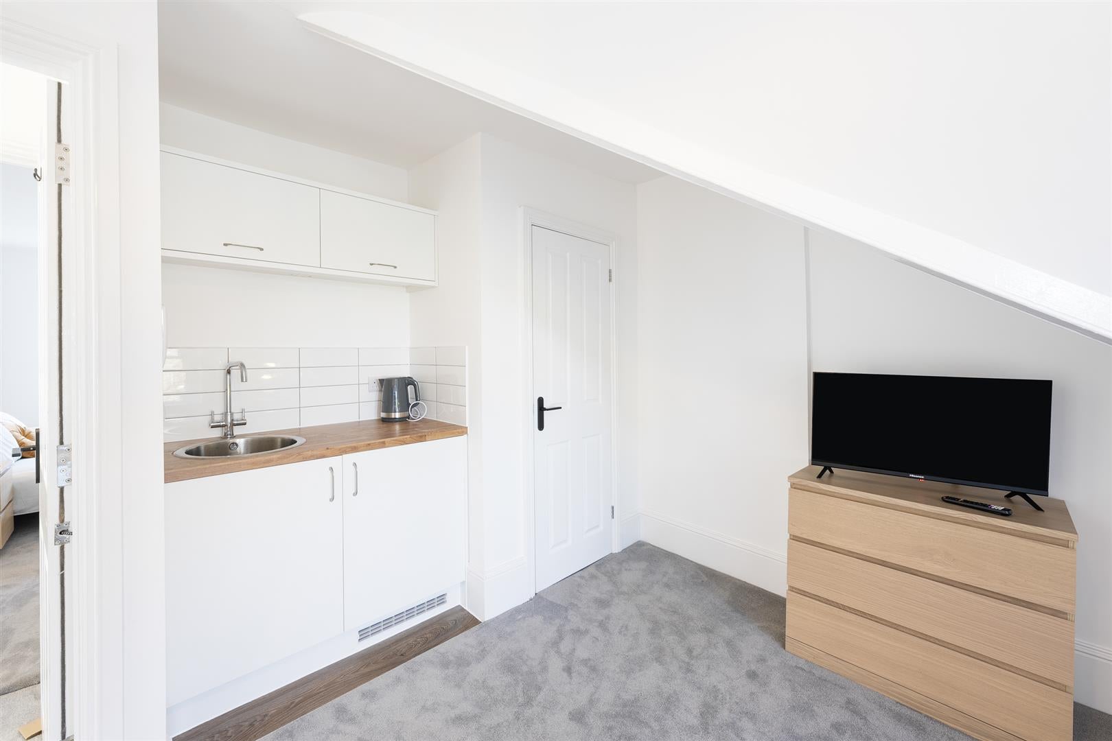 Room Overnhill Road in Downend and Bromley Heath