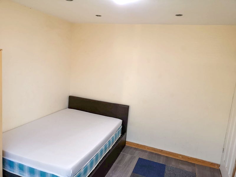 Room Tranmere Road in Greater London