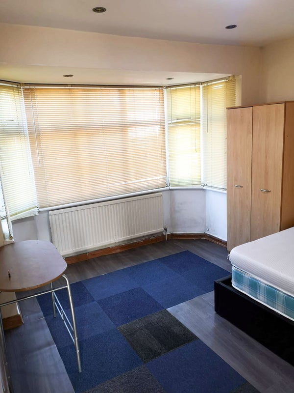 Room Tranmere Road in Greater London