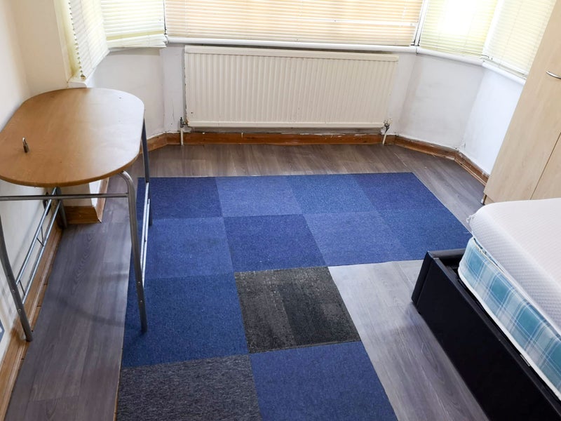 Room Tranmere Road in Greater London