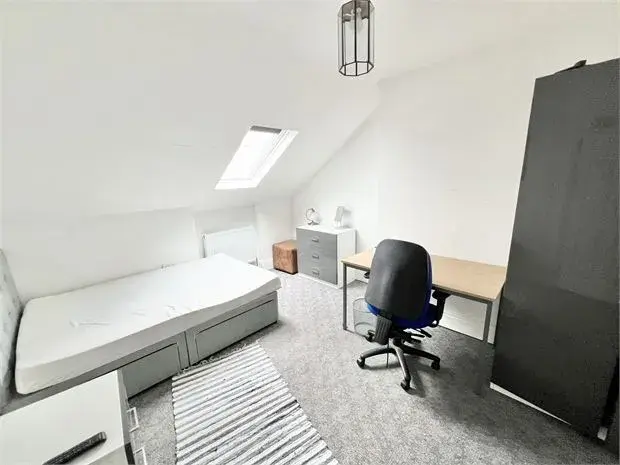 Flat Gwydr Crescent in Swansea