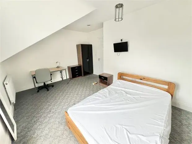 Flat Gwydr Crescent in Swansea