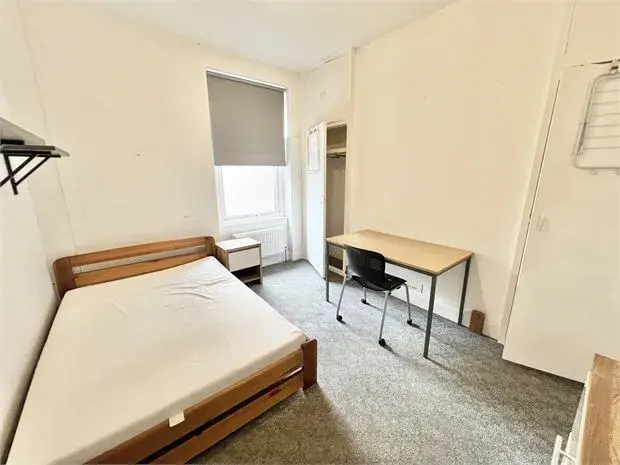 Flat Gwydr Crescent in Swansea