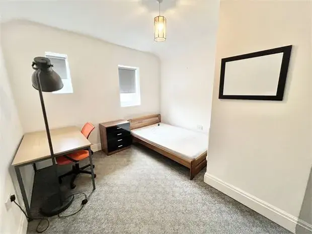 Flat Gwydr Crescent in Swansea