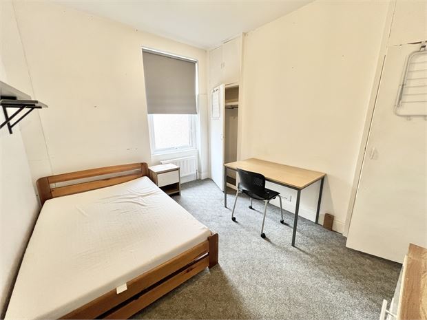 Flat Gwydr Crescent in Swansea