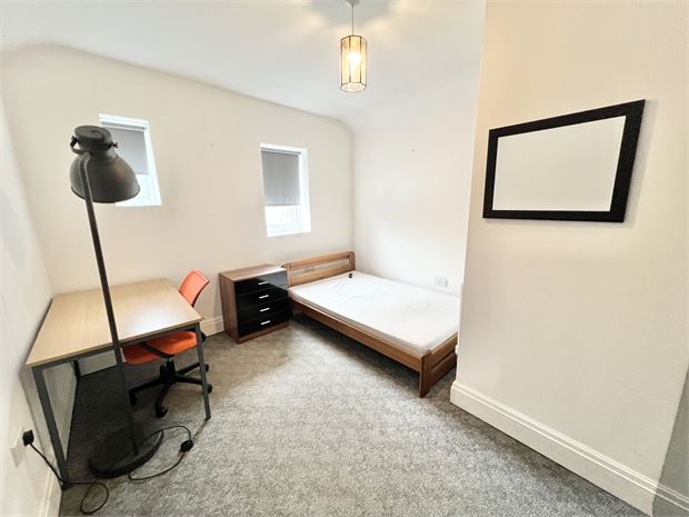 Flat Gwydr Crescent in Swansea