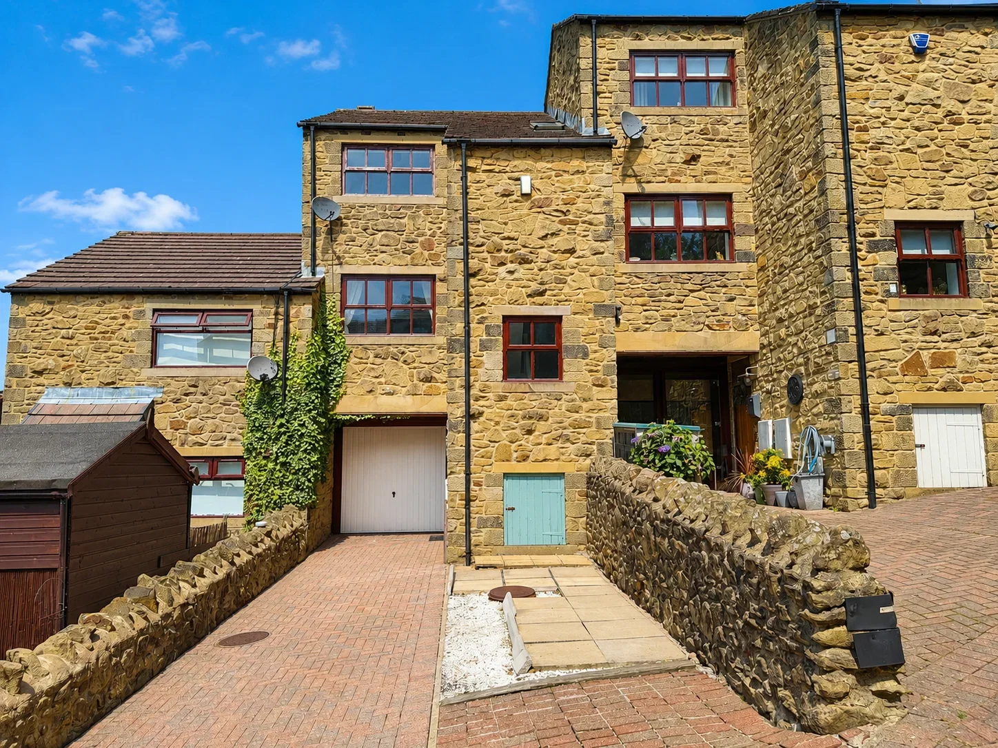 House Bilberry Rise in Bradford