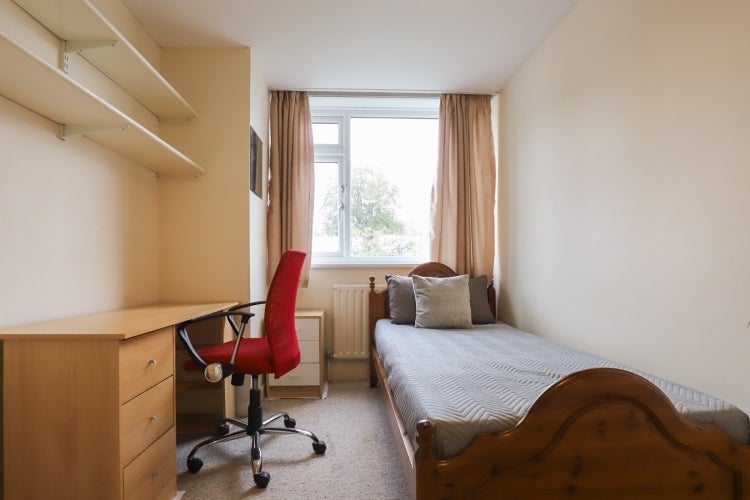 Room Horwood Close in Oxford