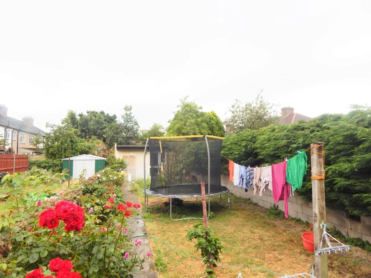 Room Colwood Gardens in Greater London