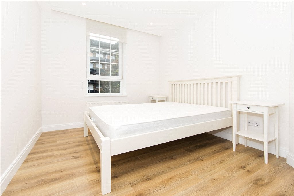Flat Tabard Street in Greater London