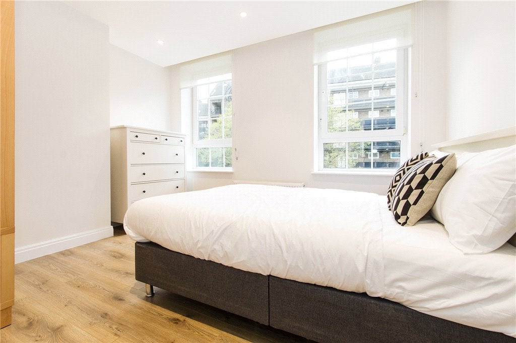 Flat Tabard Street in Greater London