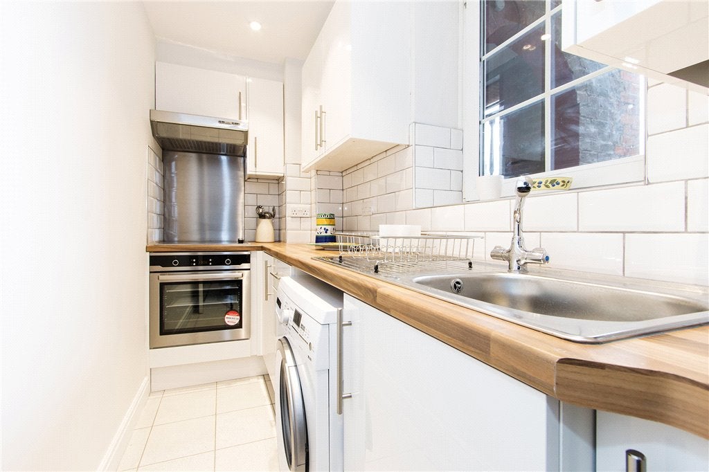 Flat Tabard Street in Greater London