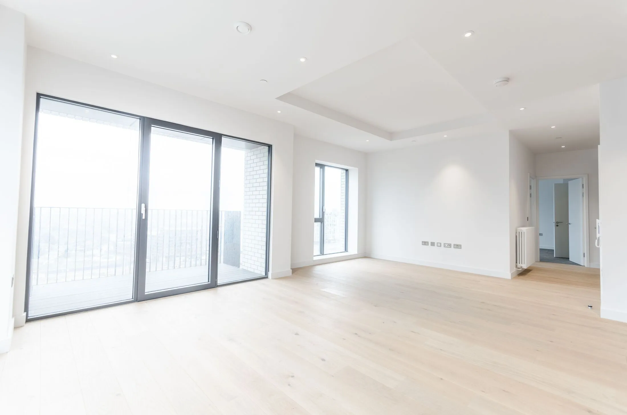 Flat Botanic Square in Greater London