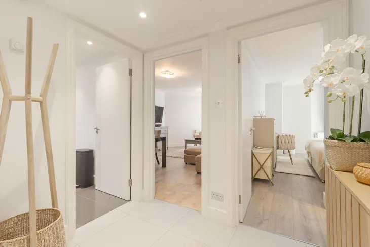 Flat Blythe Road in Greater London