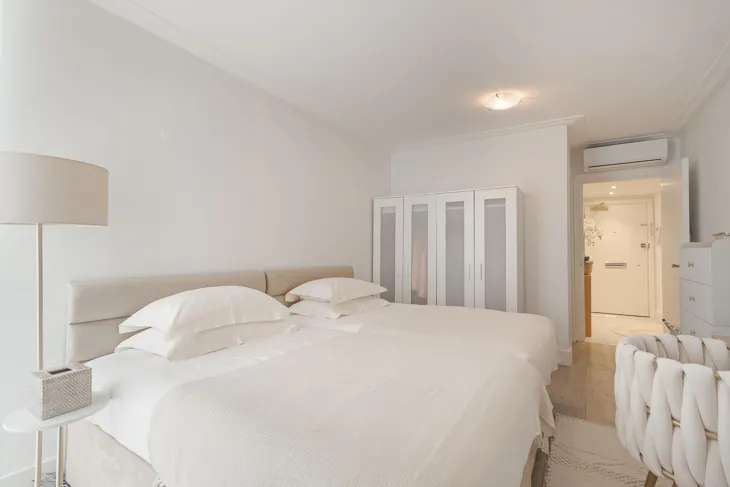 Flat Blythe Road in Greater London