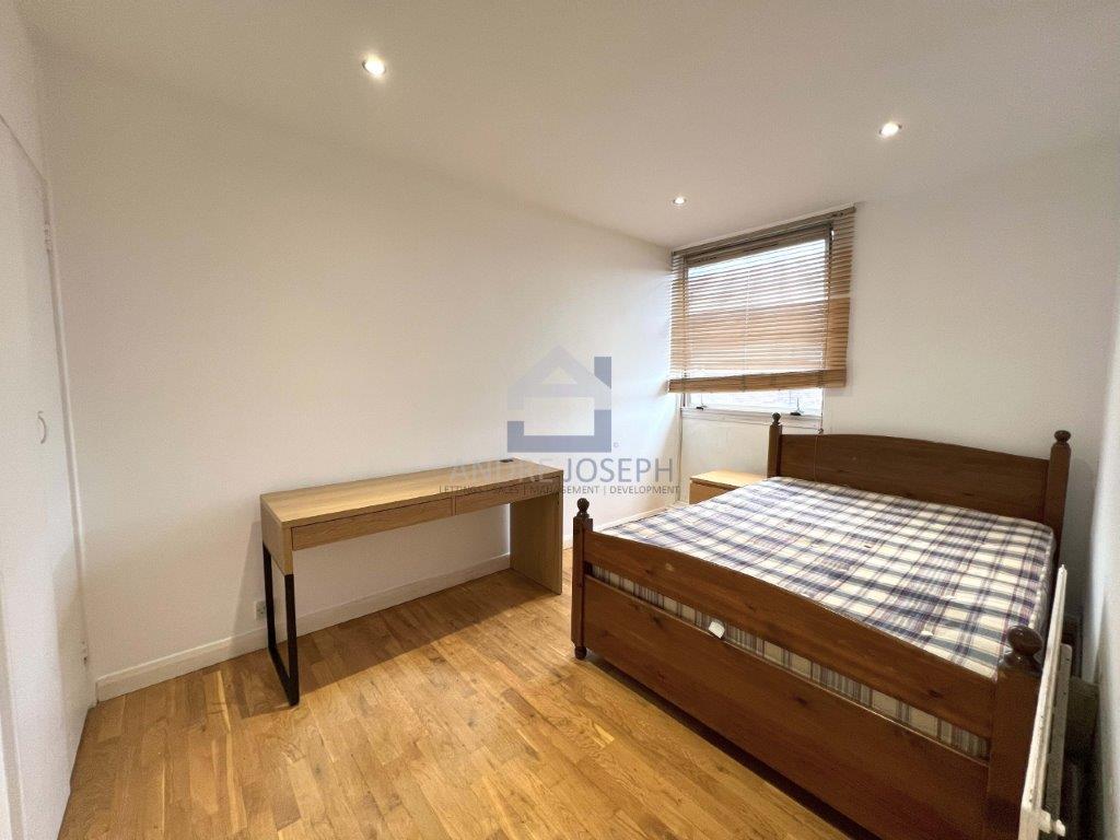 Flat Fenwick Place in Greater London