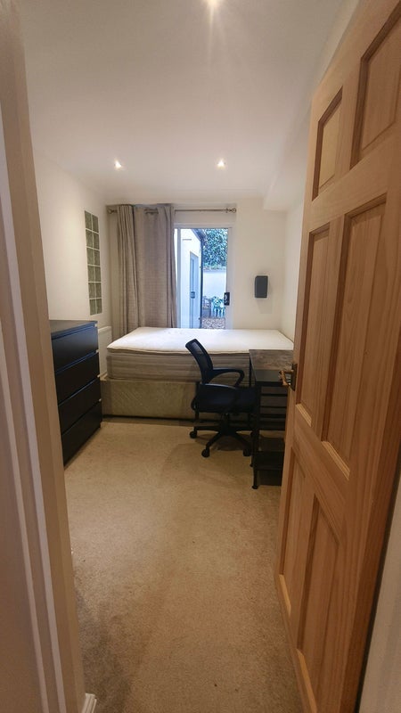Room Avonmore Road in Greater London