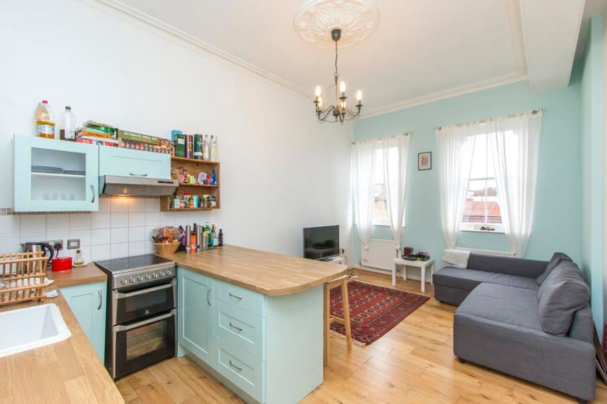 Flat Richmond Dale in Bristol