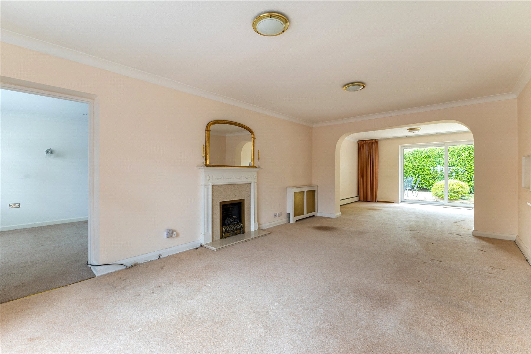 House Minsterley Avenue in Borough of Spelthorne