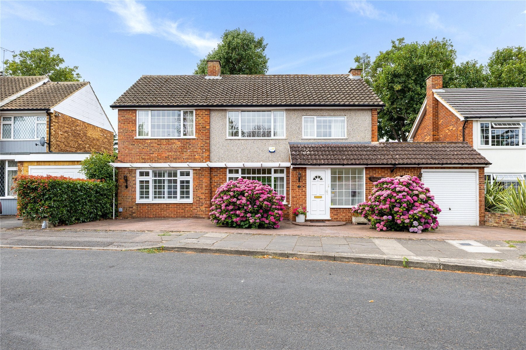 House Minsterley Avenue in Borough of Spelthorne