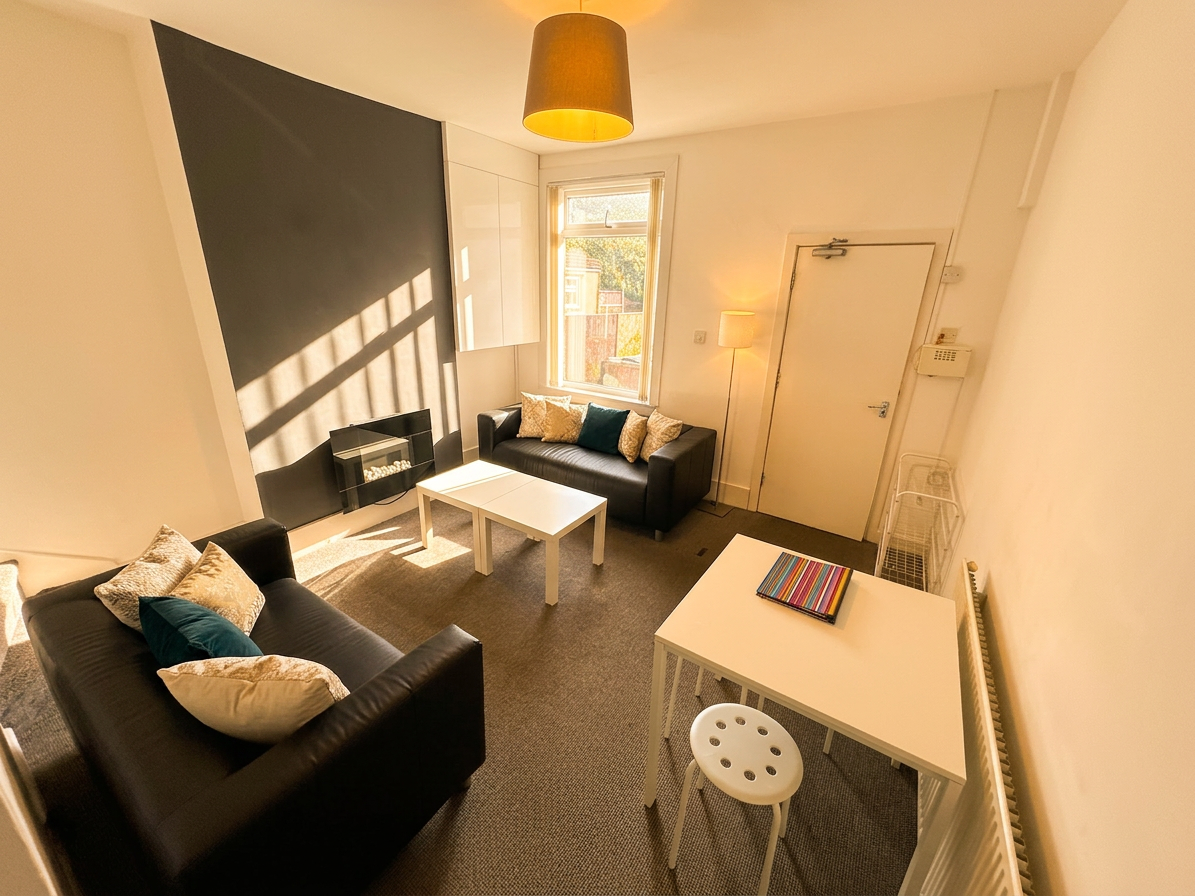 Flat Ednaston Road in Nottingham
